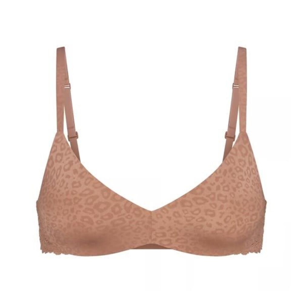 Skims Wireless Form Jacquard Push Up Plunge Bra
Sienna Micro Leopard Print 30C
